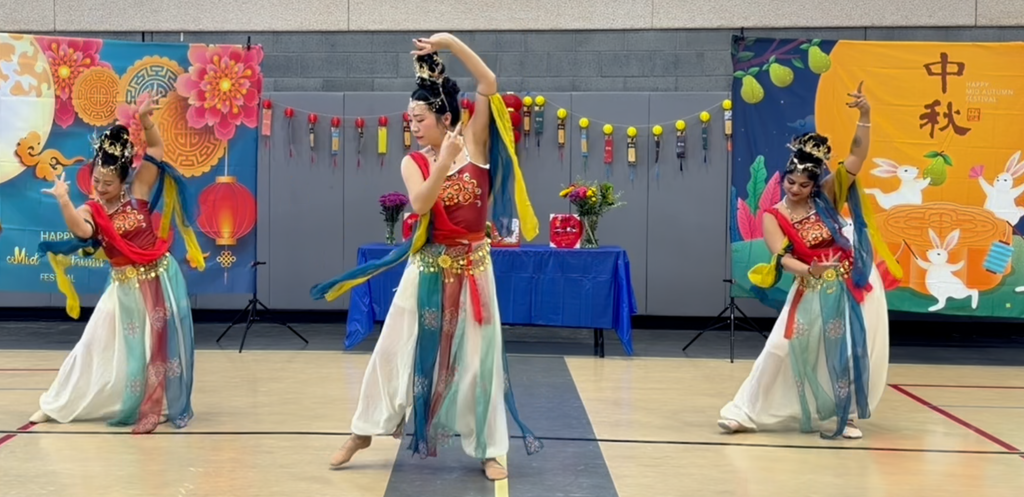 The three-dancer Dunhuang performance